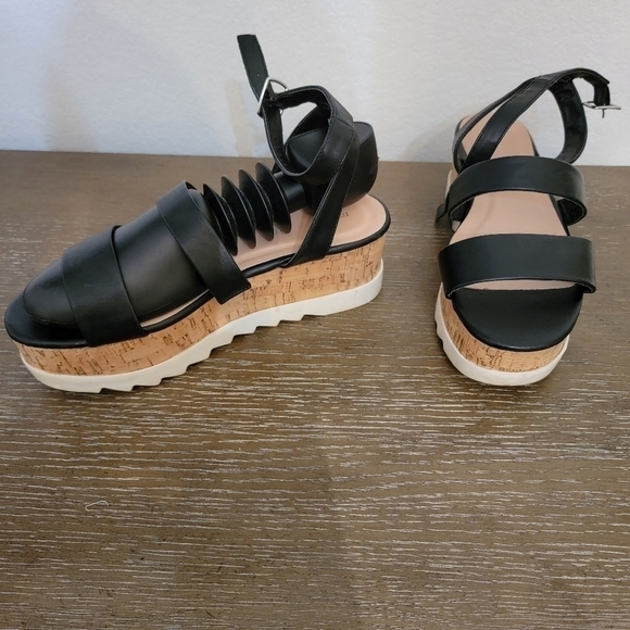 MADDEN GIRL Serena Black Leather Sandals Sz 8.5 - Picture 1 of 2